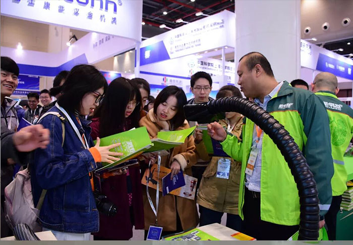 第十五屆“中國光谷”光博會激煙凈現(xiàn)場